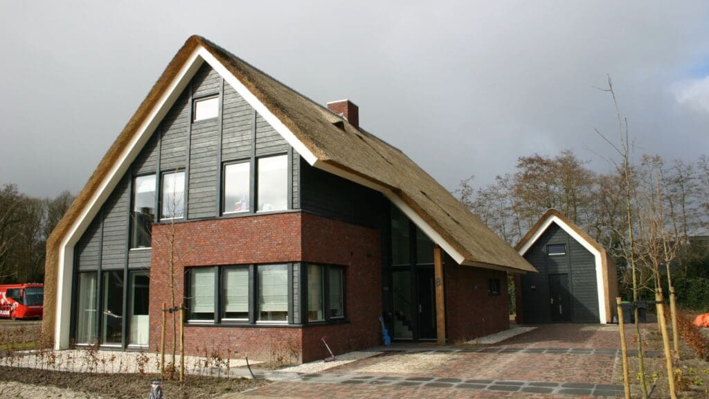 levande harderwijk woning met rieten dak