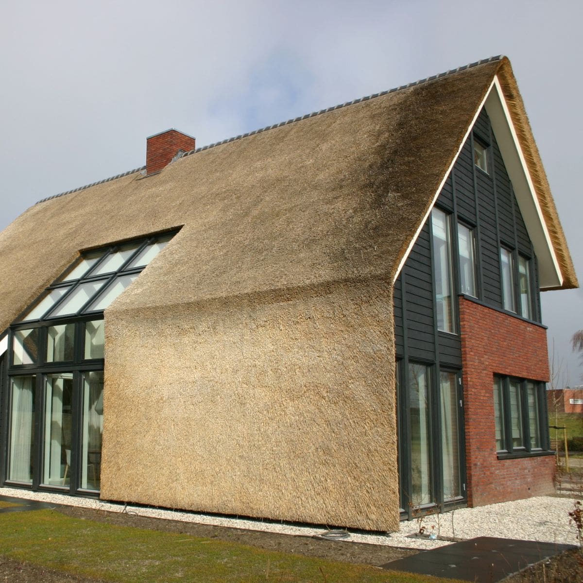 levande harderwijk woning met rieten dak